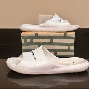Nike Herren Victori One Bianco Sneakers Men’s 10 / Women’s 11